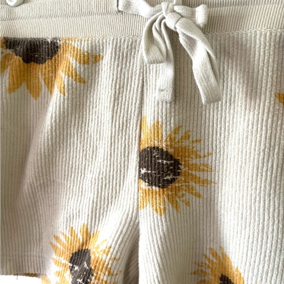 Altar'd State Cream Sunflower High Waist Shorts - Picture 4 of 5